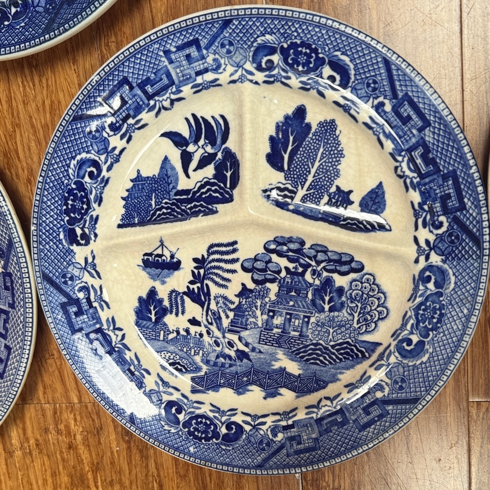 Set of 8 Vintage Willow Pattern 3-Section Divided Dinner Plates